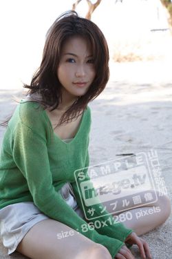 撑开萝莉的幼穴